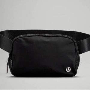 LULULEMON Everywhere belt bag